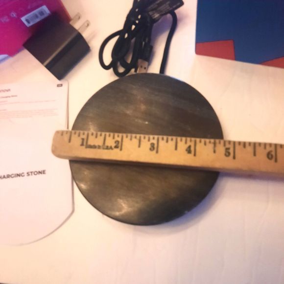 Einova Wireless Charging Stone with 10W Qi Fast Charging Black Marble - Picture 3 of 6